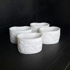 Vintage Gorham China Linen Flowers Pattern Napkin Ring 2.25". Set of 4. Discontinued. Circa 1970's.