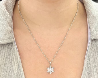 Snowflake necklace made of silver with zirconia