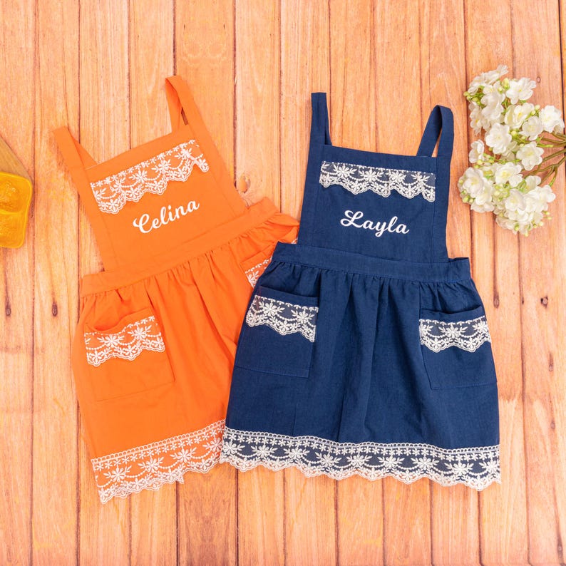 embroidered-name-kids-apron-lace-pocket-baking-apron-personalized