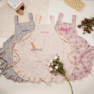 Personalized Flower Apron for Adult, Elegant Floral Apron with Pocket, Baking Retro Apron with Embroiedry Name, Summer Apron Gift for Her