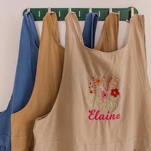 Personalized women&#39;s apron with embroidered name, Adult cooking apron with pockets, Garden apron, Easter gift for her