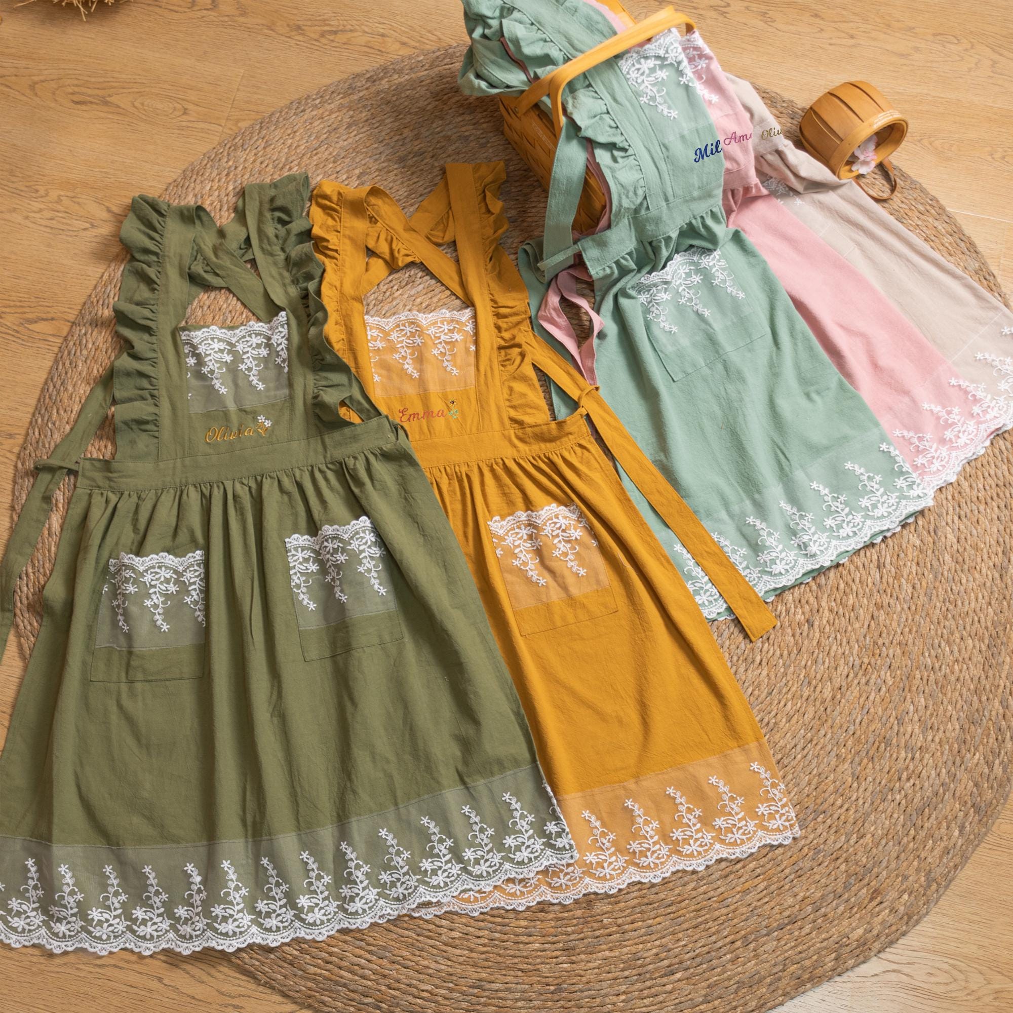 Personalized Floral Embroidered Apron For Women, Cotton Apron with Lace Pockets, Custom Flower Garden Baking Apron, Hostess Mothers Gift