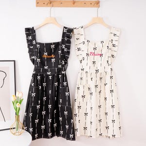 Personalized Cotton Apron for Woman, Bow Design Embroidery Apron with Pockets, Cute Apron With Ruffled Shoulder Straps, Mother&#39;s Gift