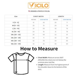 Peut inclure: Un tableau blanc avec des mesures de tailles en pouces et en centim&egrave;tres pour la largeur de la poitrine et la longueur. Le tableau comprend les tailles S &agrave; 5XL. L'image comprend &eacute;galement un sch&eacute;ma pour mesurer un t-shirt.