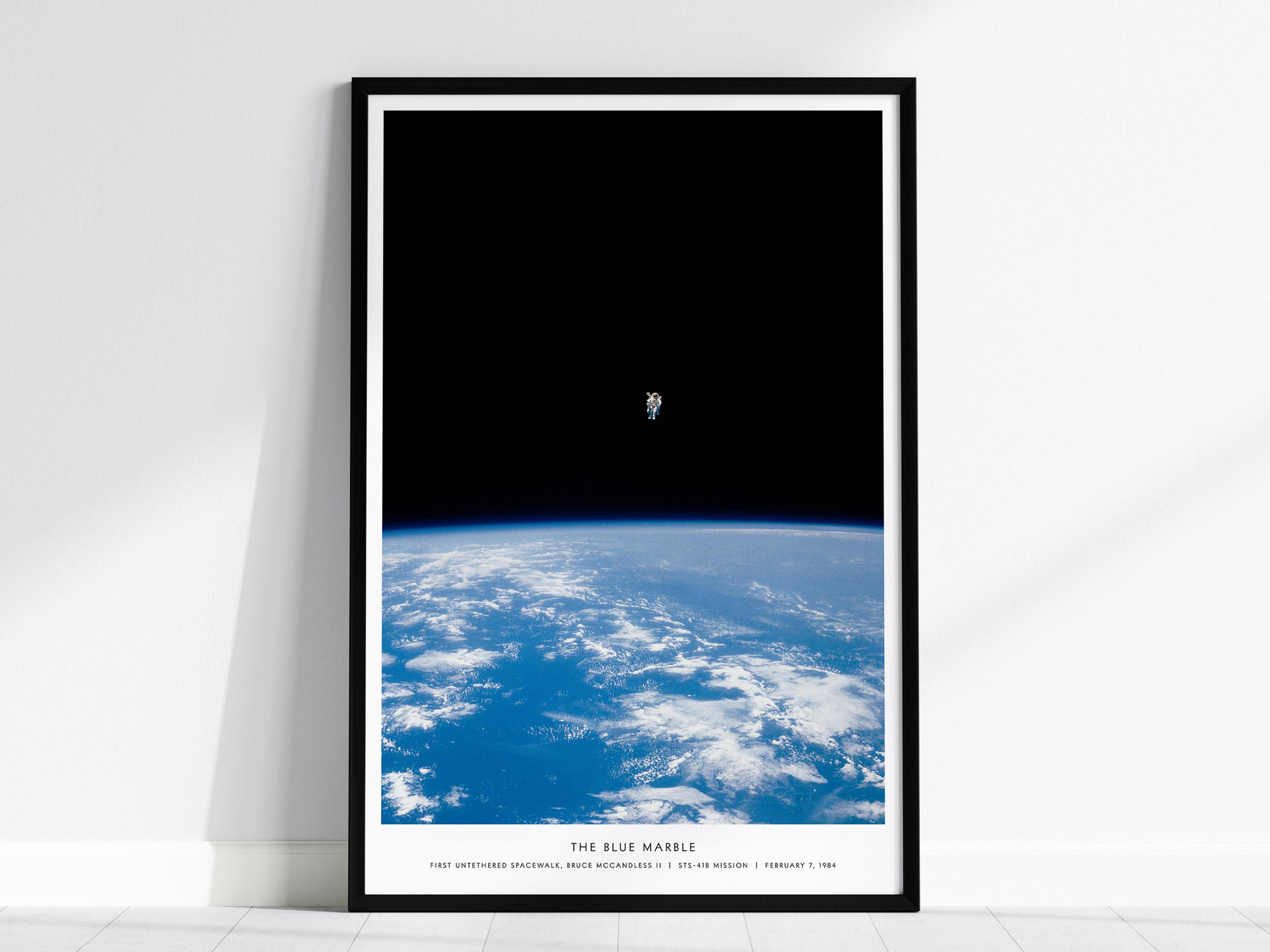 邦楽 Muro Sweeeet Baaad A*s Encounter Inst Bruce Mccandless Spacewalk Poster: Iconic NASA Earth Photo, Framed