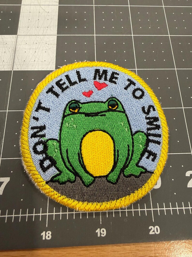 Grumpy Frog Embroidered Patch bild 3