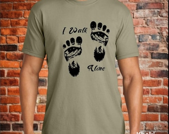 Bigfoot Hiker T-shirt, Wild Sasquatch-gåva, Comfort Colors Tee