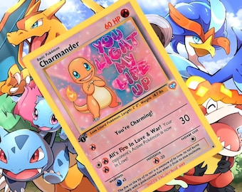 Puede incluir: Una carta de Pokémon rosa y blanca con Charmander, un Pokémon de tipo fuego. La carta tiene un fondo brillante y el texto "You Light My Life Up".