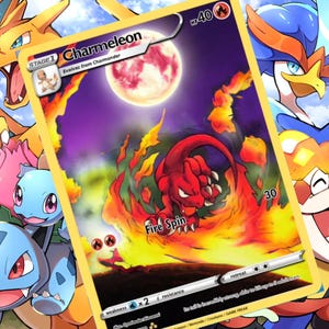 Puede incluir: Una carta coleccionable de Pokémon con Charmeleon, una criatura roja de tipo fuego, con un fondo ardiente y el texto "Fire Spin". La carta está ambientada en un telón de fondo de otros personajes Pokémon en una colorida ilustración.