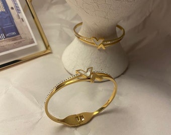 Podwójna bransoletka Vv pozłacana | Stal nierdzewna pozłacana 18-karatowym złotem z cyrkoniami | Bransoletka typu „stackable” Boho Jewellery | Wodoodporna