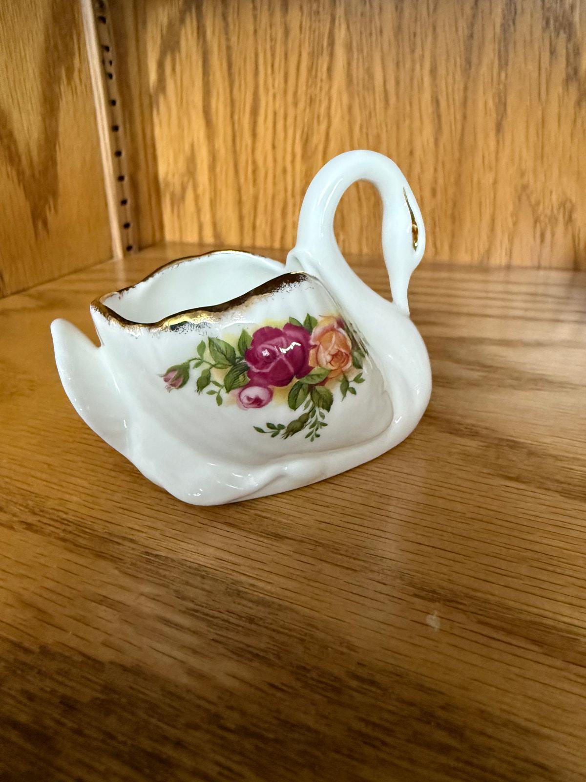 Figurine Royal Albert - 17 Cm - Élégance Et Délicatesse