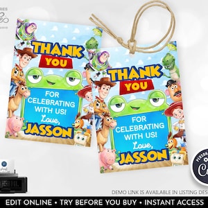 Può includere: Due etichette rettangolari con cordini, caratterizzate da uno sfondo azzurro con personaggi dei cartoni animati, una cornice a forma di rana verde e il testo: THANK YOU FOR CELEBRATING WITH US! Love, JASSON. Include varie figure animate.