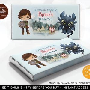 Op de afbeelding: Twee lichtblauwe snoepreepverpakkingen met illustraties van een stripjongen en een zwarte draak. De verpakkingen tonen de tekst "Dragon's Snacks Björn's Birthday Party". Het Creatures Love Design Studio-logo is zichtbaar.