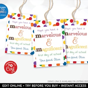 Op de afbeelding: Drie rechthoekige cadeaulabels met een witte achtergrond en kleurrijke stippen. Elk label heeft de tekst "Hope you have a marvelous & magnificent first day of school!" en "Your friend, Oliver."