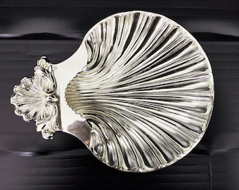 Plato de servir vintage con forma de concha (concha de vieira) hecho de metal plateado / fabricado en Inglaterra