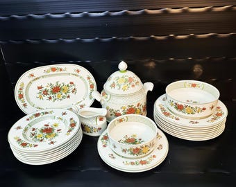 Servizio da tavola Villeroy & Boch per 8 persone. 23 pezzi. Decorazione: Giornata estiva/Vintage anni '70.