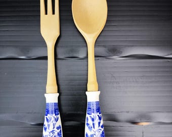 Juego de ensalada vintage de 2 piezas/madera, cerámica con estampado de paisaje y pájaros en azul y blanco/juego de cuchara y tenedor/madera tallada