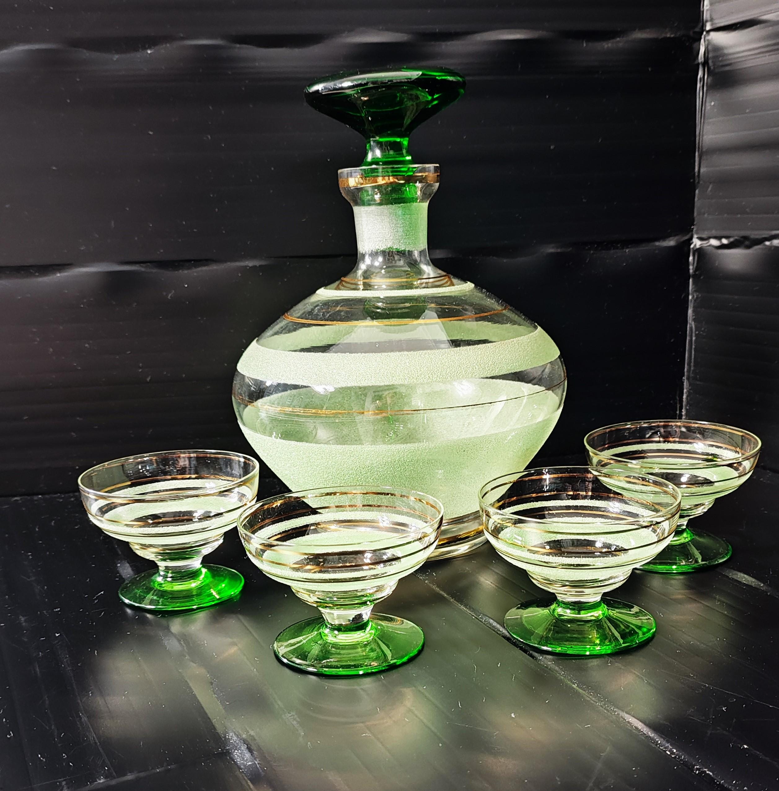 美しいボヘミアンガラス クリスタルカットのリキュールセット19