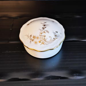 Schirnding Bavaria lidded box/ porcelain box/ jewelry box/ jewelry box/ Golden Flower / W. Germany