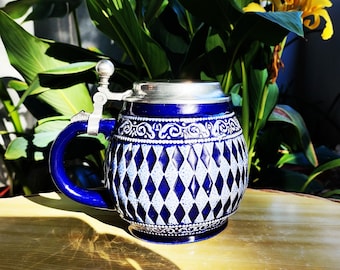 Original Bavarian beer mug by Merzi and Remy made of stoneware with a tin lid / in a spherical shape with a diamond pattern / beer mug with blue salt glaze.
