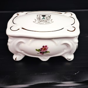 Tettau porcelain lidded box, jewelry box with floral motif and gold pattern / Handmade Signed H. Beier