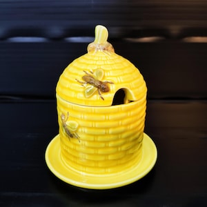 Vintage Goebel honey pot/jam pot from the 1960s, vintage ceramic container – beehive lidded jar