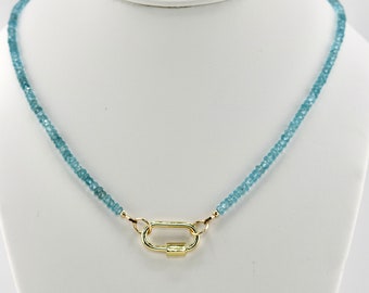 Collar de cuentas de apatita azul cielo natural con cierre de mosquetón dorado