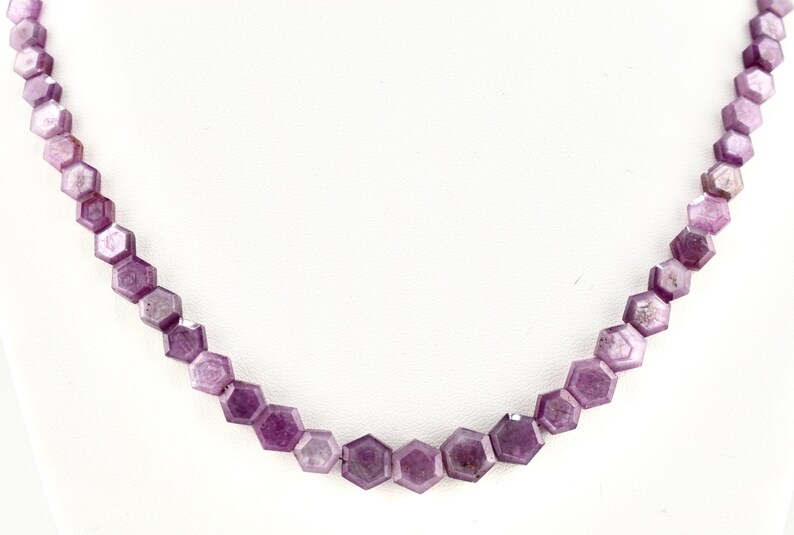 Collar llamativo con gema de rubí natural en forma de estrella hexagonal imagen 3