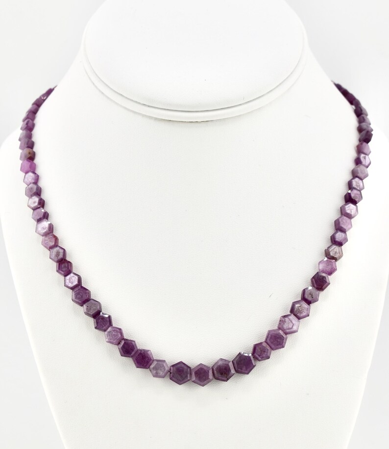 Collar llamativo con gema de rubí natural en forma de estrella hexagonal imagen 1