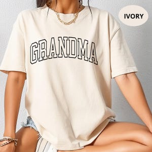 Comfort Colors Grandma Shirt, Best Grandma Shirt, Promoted to Grandma Shirt, Mothers day Gift, Baby Announcement Grandma, Baby Shower Gift