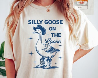 Silly Goose On The Loose Shirt, Silly Goose Farm T-Shirt, Cute Goose Shirt Gifts for Farm Girls, Aesthetic Meme Goose T-Shirt