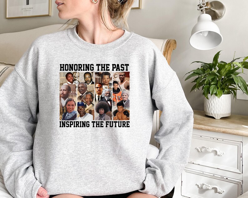 Black History Honoring The Past Inspiring The Future Teacher Shirt,Black History Month Shirt, The Future Black Shirt,Tree On The Books Gift bild 4