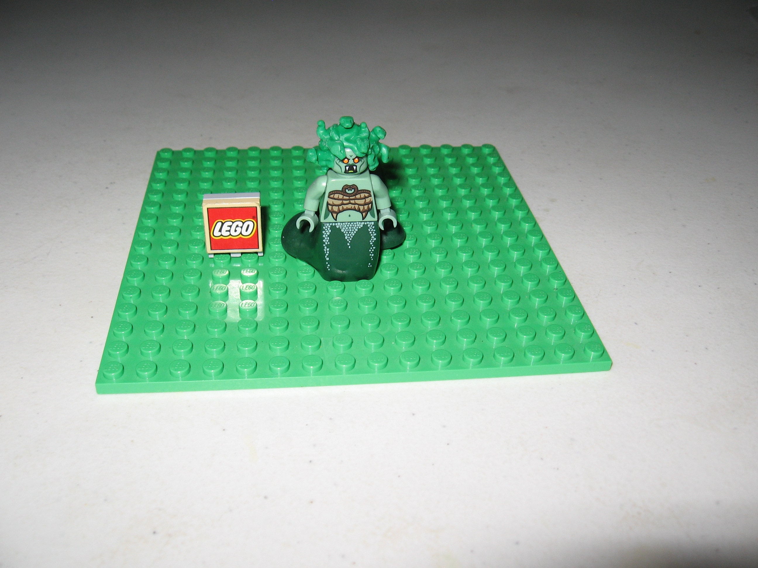 Lego medusa minifigure hotsell