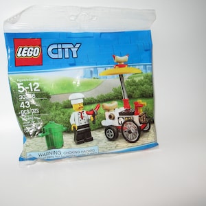 Lego Retired Polybag from 2018 This is Hot Dog Cart  for ages 5-12 Very Collectible New !!