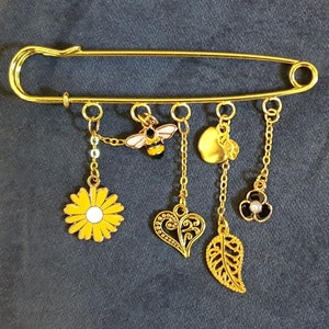 Kilt Pin Charm Brooch