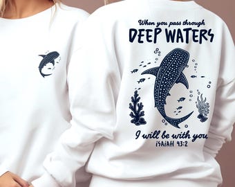 Sweat-shirt Requin-baleine Isaïe 43:2, T-shirt « Quand tu traverses les eaux profondes », Sweat à capuche chrétien sur le thème de l'océan, Cadeau avec verset biblique