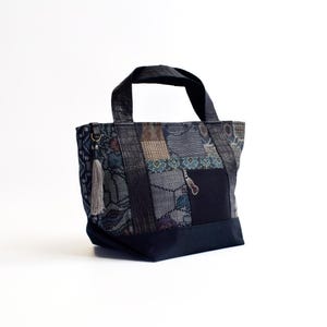 Oshima Tsumugi Mini Tote Bag, Japansk Patchwork Kimono & Obi, Lammskinn, Återvunnet Unikt, Handgjort i Japan