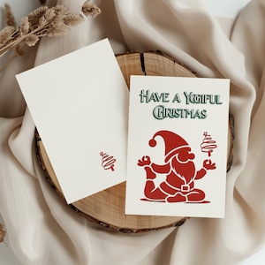 Afdrukbare kerstkaart voor yogaliefhebber, mediterende kerstman kerstkaart, minimalistische kerstkaart, leuk kerstmanontwerp papiertextuureffect