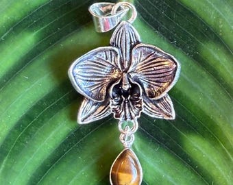 Colgante de orquídea angelical con forma de lágrima y ojo de tigre, estilo regio y caprichoso, collar de plata de ley 925, estilo hada, diseñado a mano en Tasmania, Australia.