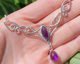 Colgante angelical de doble lágrima de amatista, estilo regio, caprichoso, collar de plata de ley 925, diseño de hada, hecho a mano en Tasmania, Australia.