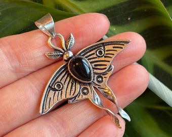 Colgante de polilla Luna de ónix negro, diseño 3D de estilo gótico, collar de plata de ley 925, gótico, vampírico, diseñado a mano en Tasmania, Australia.