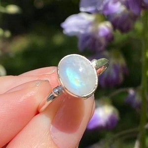 Natural opalescent shifting moonstone crystal ring, 925 Sterling Silver, Handmade, Oval cut, Whimsical, enchanting, stackable, simple, blue