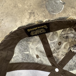 Cappello vintage Browning mimetico marrone cioccolato con ricamo, anni 2000. immagine 4