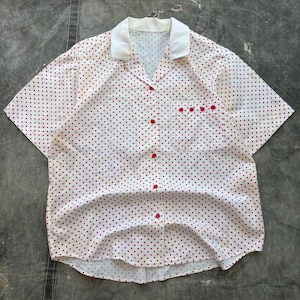Unik vintageskjorta med prickig krage och knappar från 60-talet