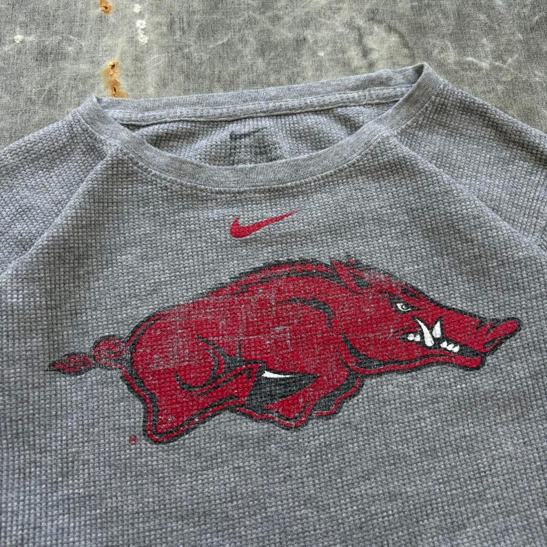 Camiseta térmica vintage Nike Center Swoosh Arkansas Razorbacks Y2K imagen 2