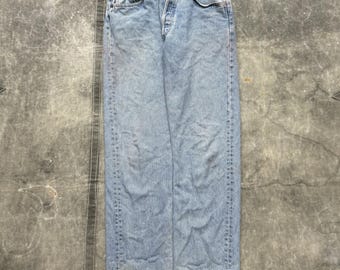 Vaqueros Levi’s 501 vintage de los 90, estilo Y2K, con cierre de botones, color azul, talla 31x30.
