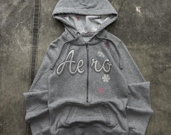 Sudadera con capucha y media cremallera estilo vintage Y2K de Aeropostale con copos de nieve y pedrería.