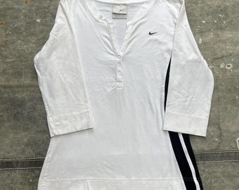 Vintage Y2K Women’s Nike Athletic Embroidered Shirt