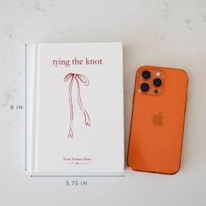 Regalo de compromiso para novia, diario de compromiso personalizado, planificador de bodas, cuaderno de recuerdo con lazo personalizado y nombres. imagen 6