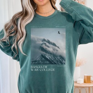 Fantasy Reader Crewneck Fourth Wing Inspired Sweatshirt Dragon Rider Design Book Themed Apparel Basgiath College Merchandise Literary Fandom Wear Comfortable Reading Companion Romantasy Novel Gift Soft Cotton Blend Casual Outfit Empyrean